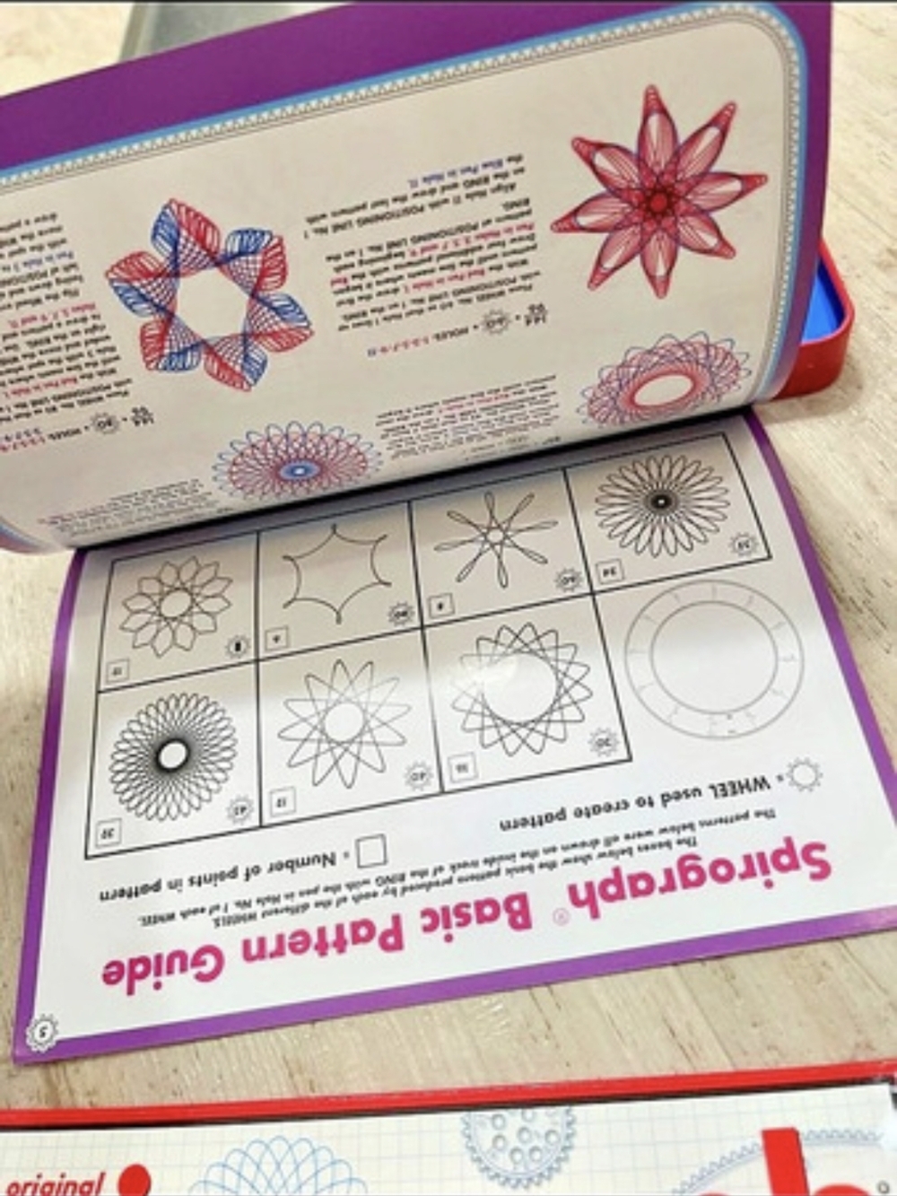 Spirograph Art Drawing Kit Toy - Picture 3 of 3